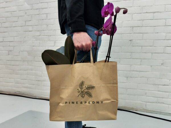 Plantkasse med eget tryck - Bär växter och blommor - Enklapack.se